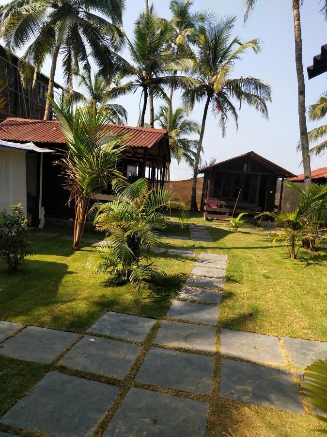 Papillon Beach Huts Hotel Палолем Екстериор снимка