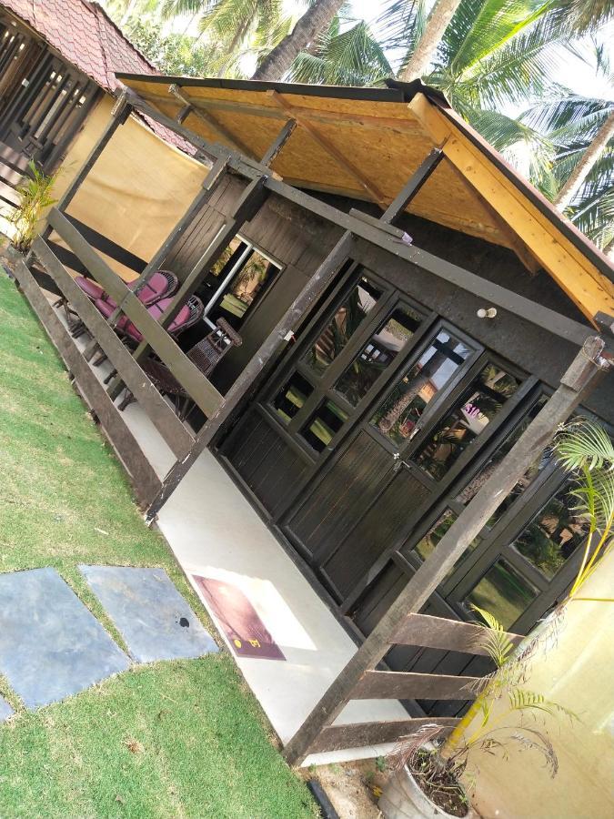 Papillon Beach Huts Hotel Палолем Екстериор снимка